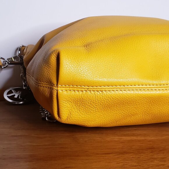 Michael Kors Jet set Chail shoulder tote NWT - Picture 6 of 7